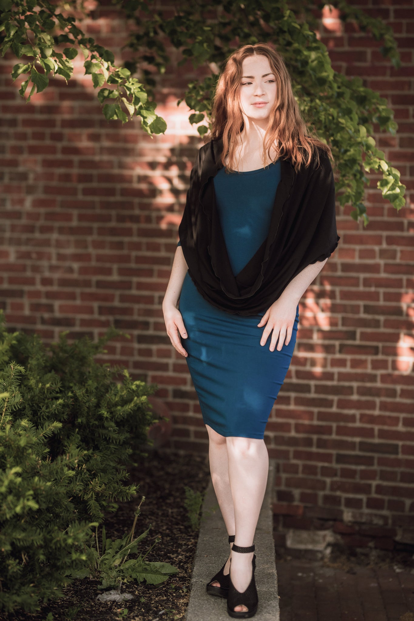 noble elegant dress in lagoon with black loop