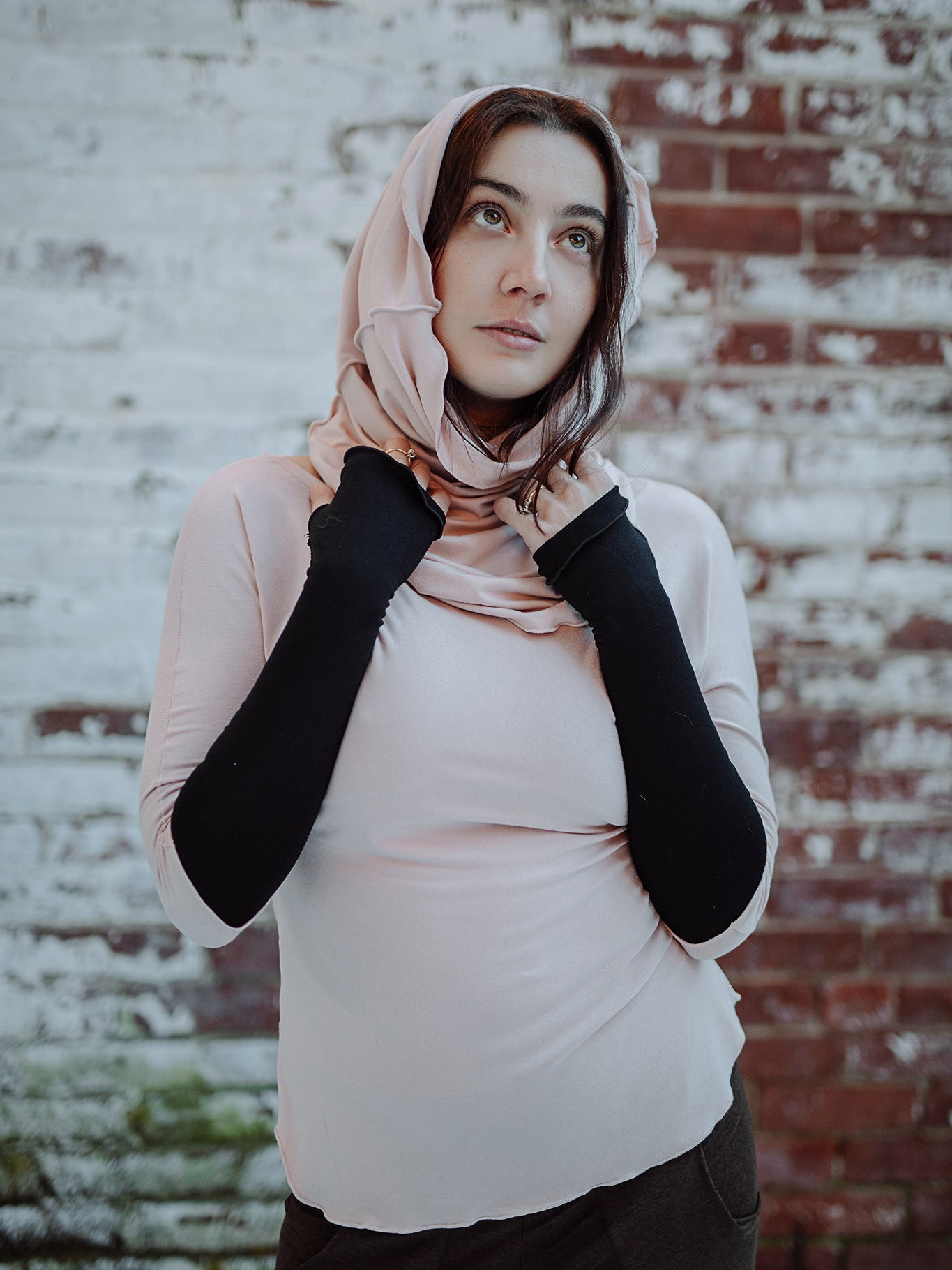 angelrox® opera sleeves fingerless gloves in black 