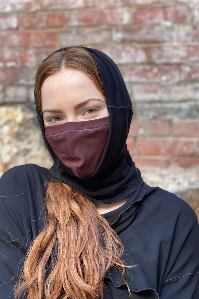 suger® solstice cozy neck warmer face cover in black + hush wine