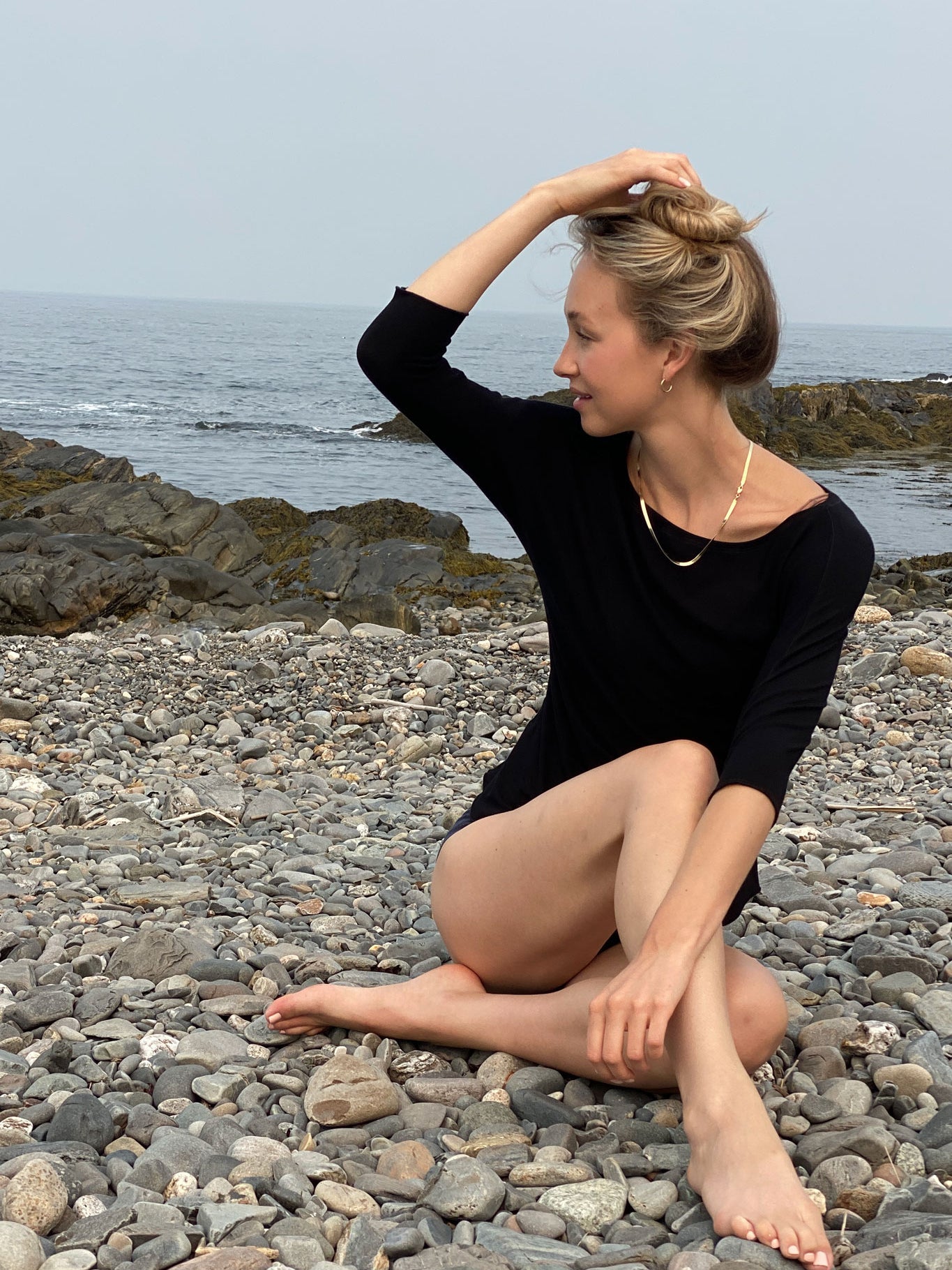 rose bias top in black