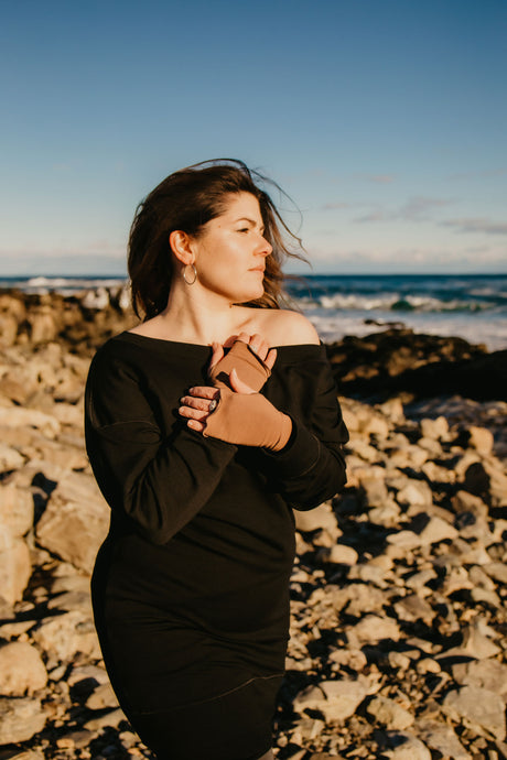 aria fingerless glove in cedar