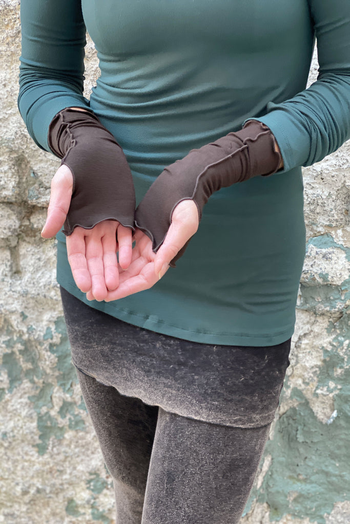 aria fingerless glove in peat