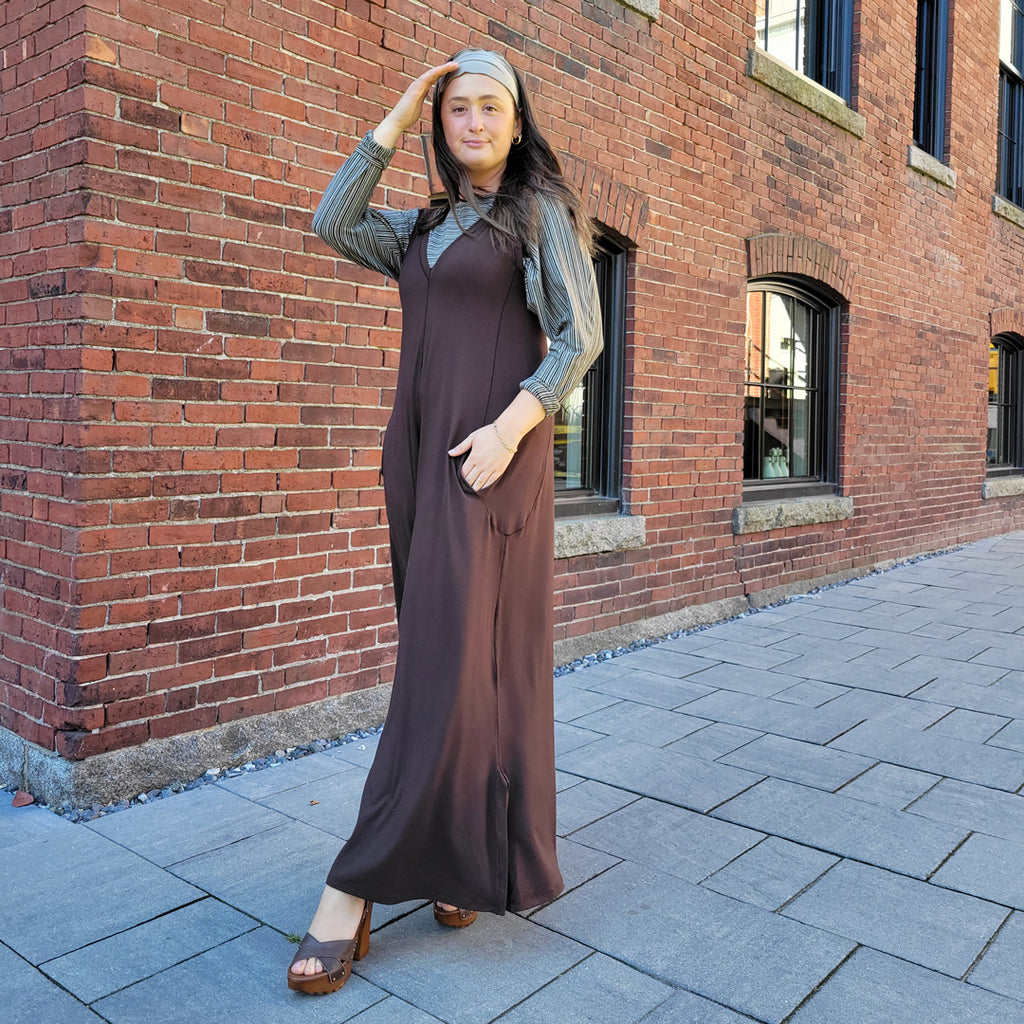 SUGER® farmer jumpsuit in peat worn with earth pop top