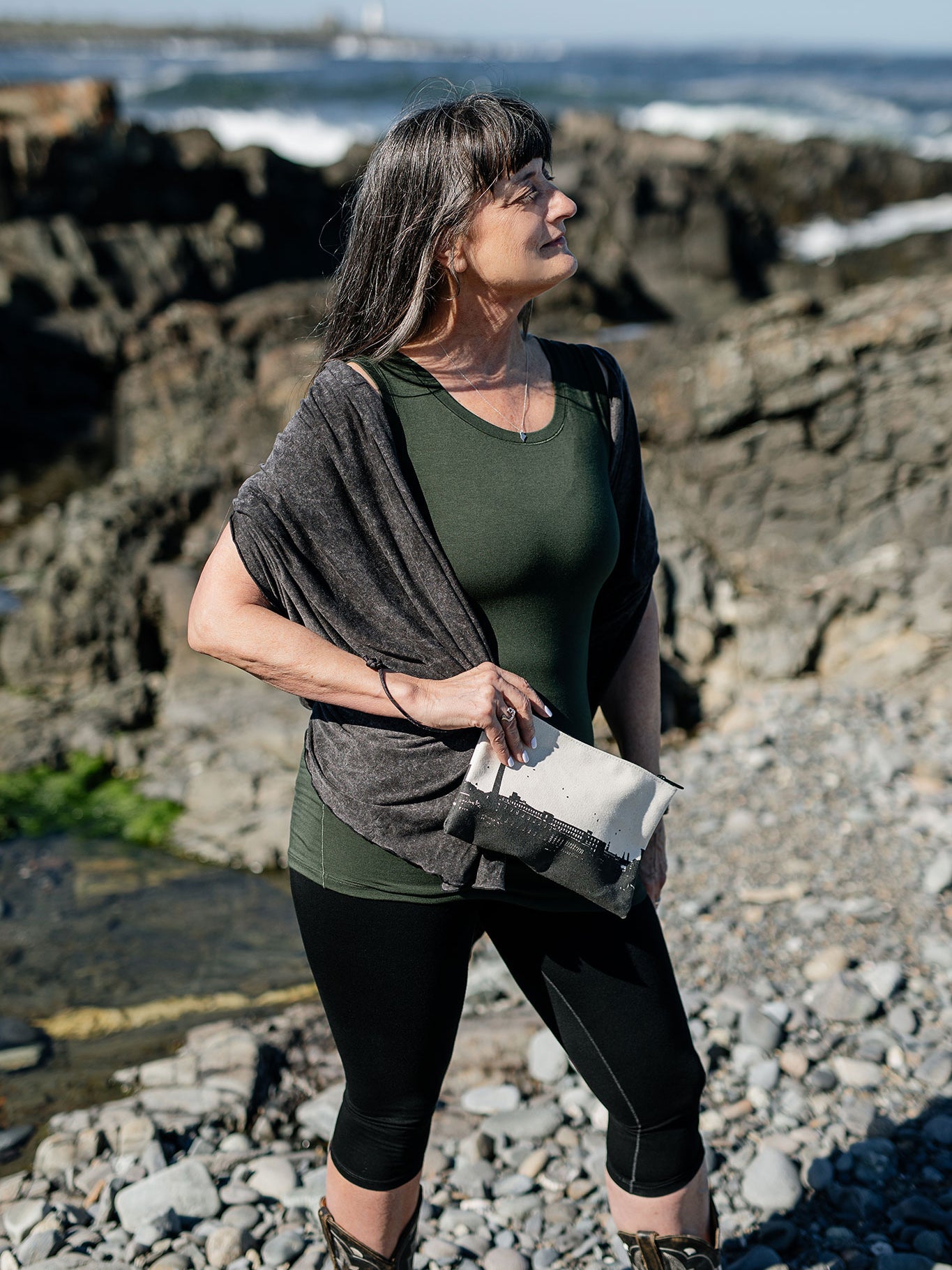 angelrox® shawl airy elegance in mineral paired with fir core + black capri