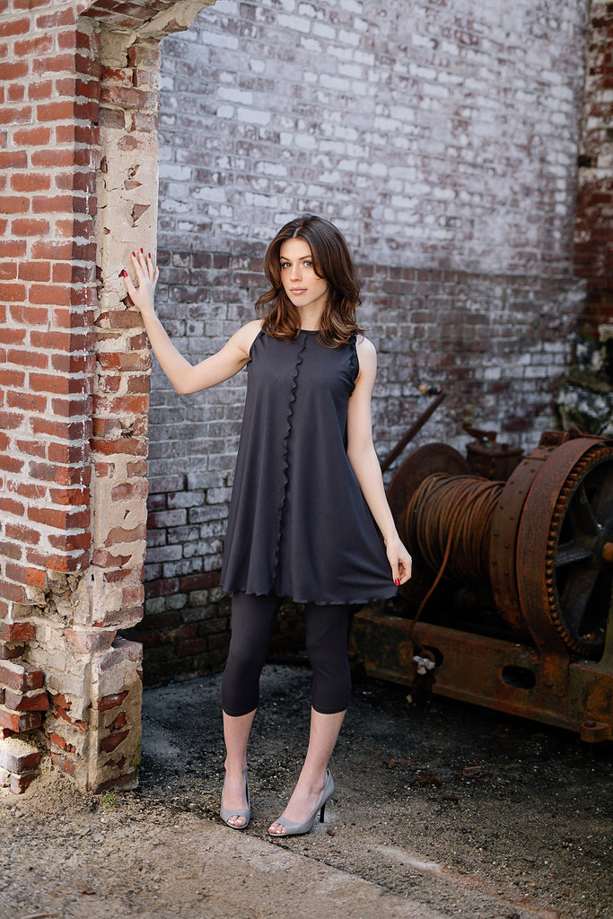 capri base legging in carbon with shift tunic tank in carbon