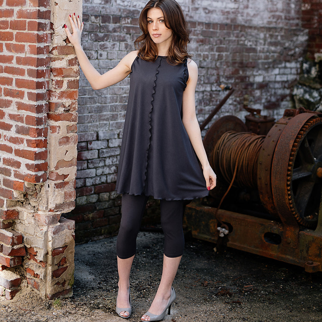 capri base legging in carbon with shift tunic tank in carbon