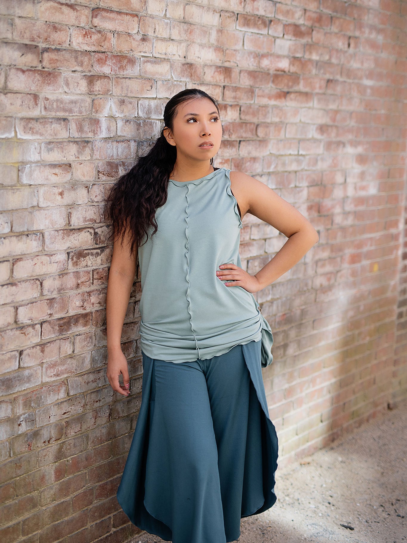 petal pant in ocean paired with shift tank in glass worn reversed and gathered with a tshirt knot