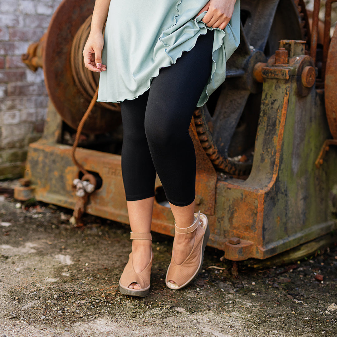 capri base legging in black