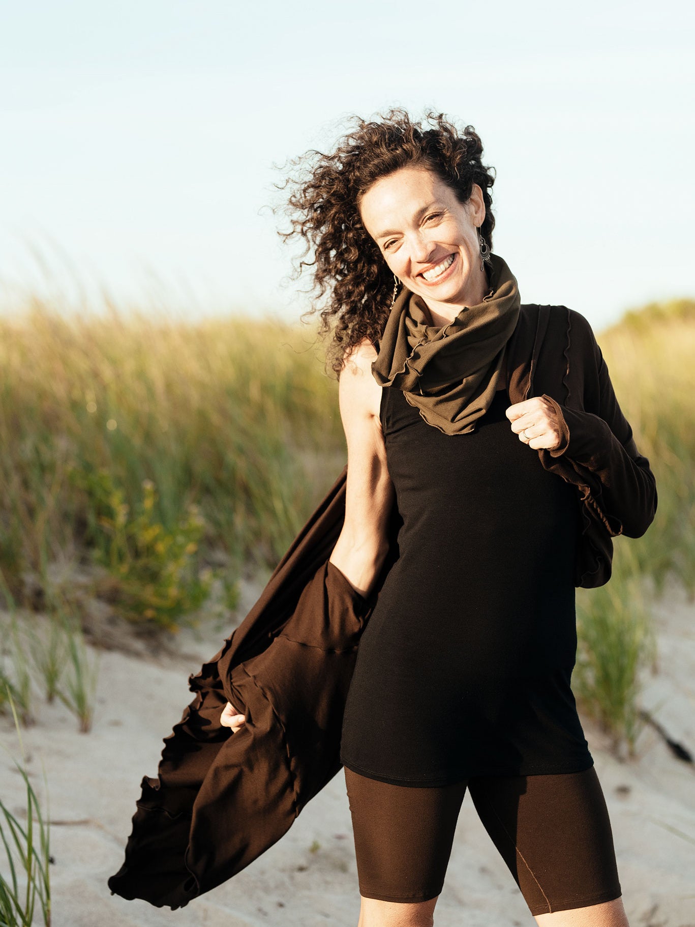 hiker convertible short in peat with peat cardi and olive hourglass