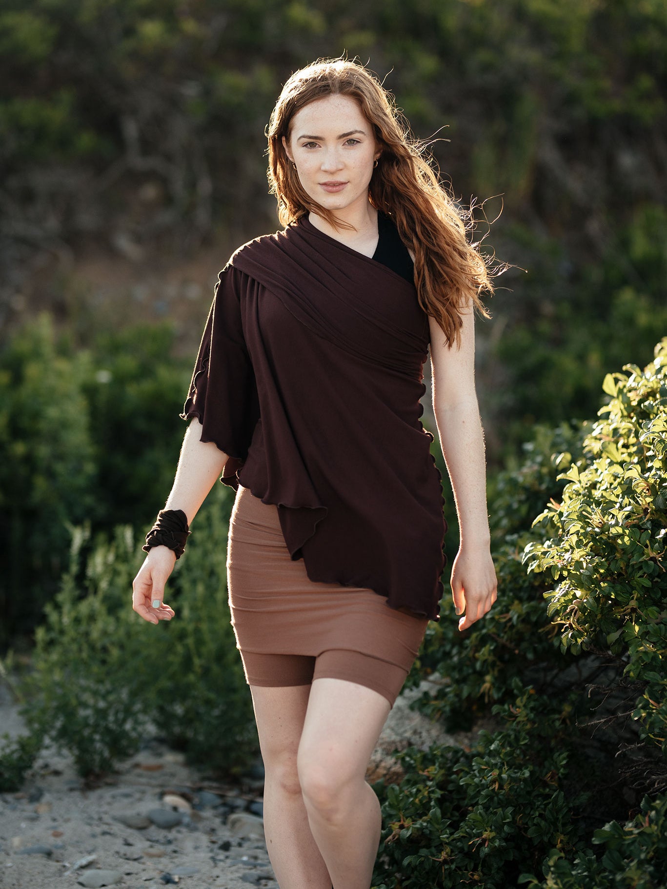 hiker convertible short in cedar with wine flirt as a poncho
