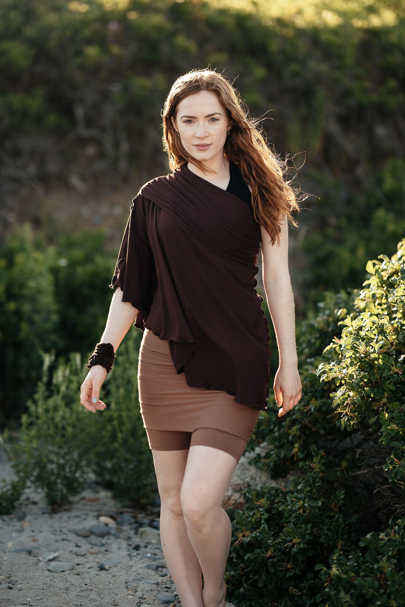 hiker convertible short in cedar with wine flirt as a poncho