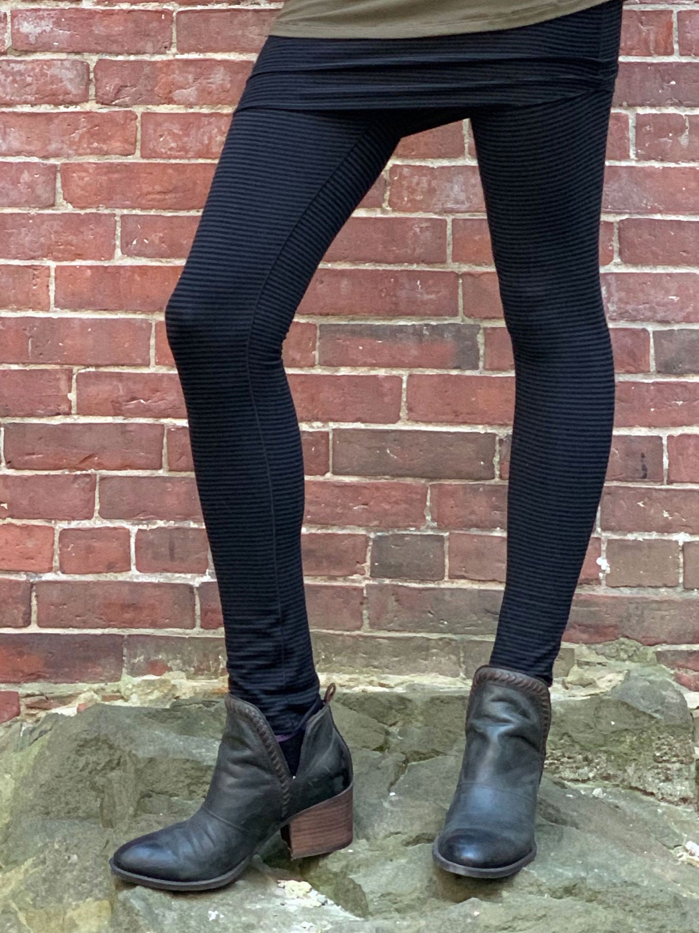 subtle black climber convertible legging made with angelrox bamboo