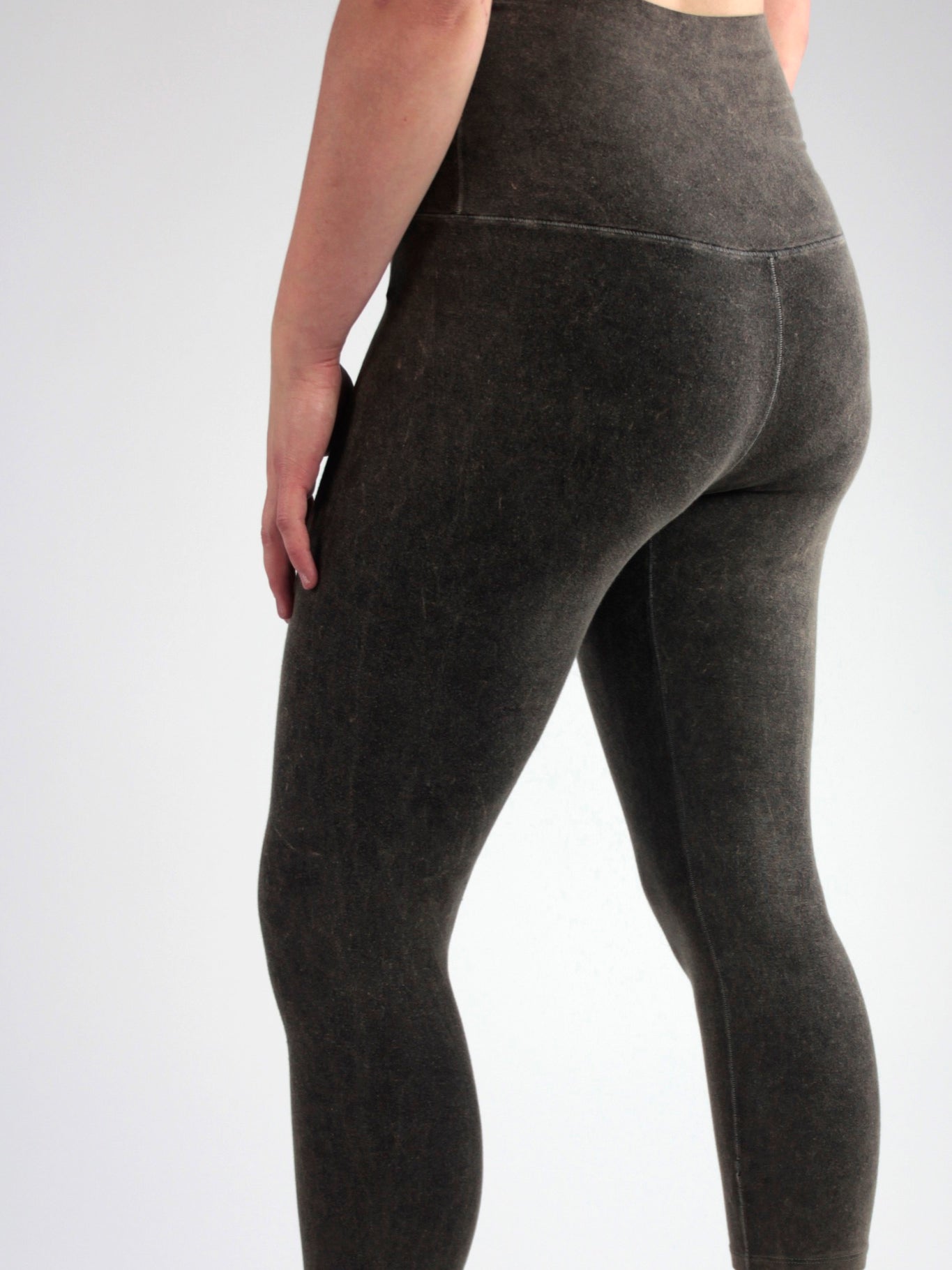 mineral bamboo suger capri base legging