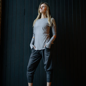 aria fingerless glove in moon with rose top in moon and carbon jogger