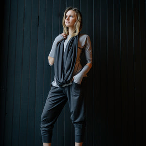 aria fingerless glove in moon with rose top in moon, carbon loop, and carbon jogger