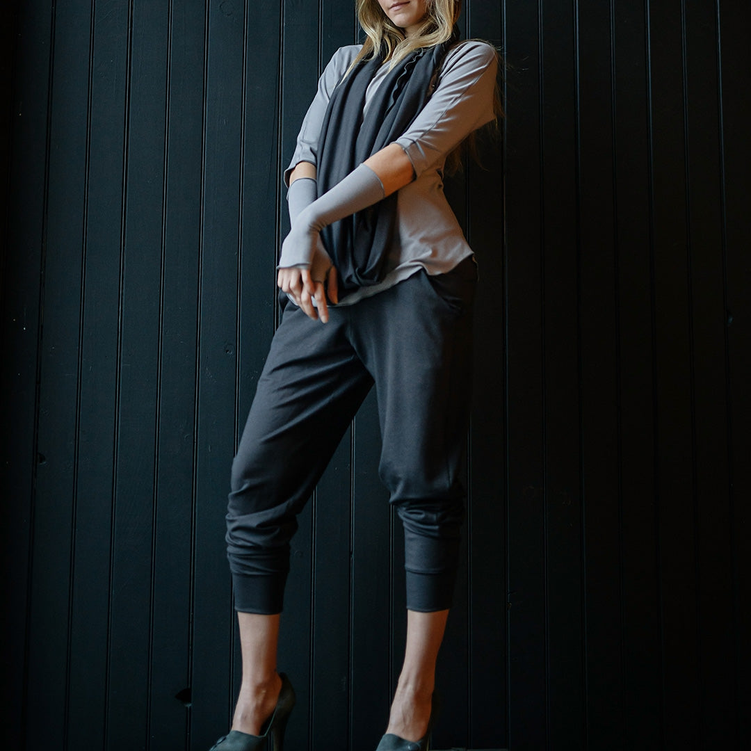 aria fingerless glove in moon with rose top in moon, carbon loop, and carbon jogger