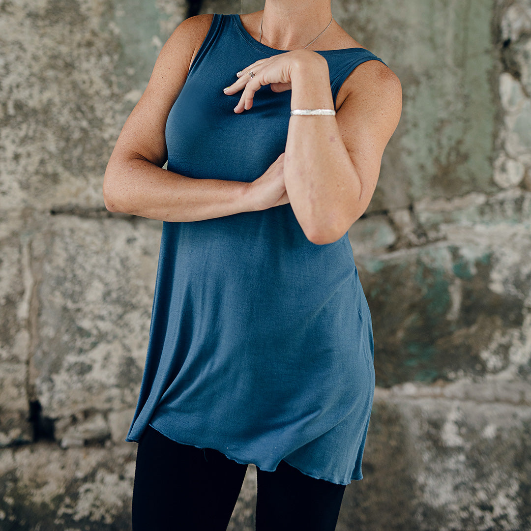 daisy tunic tank in ocean worn backwards