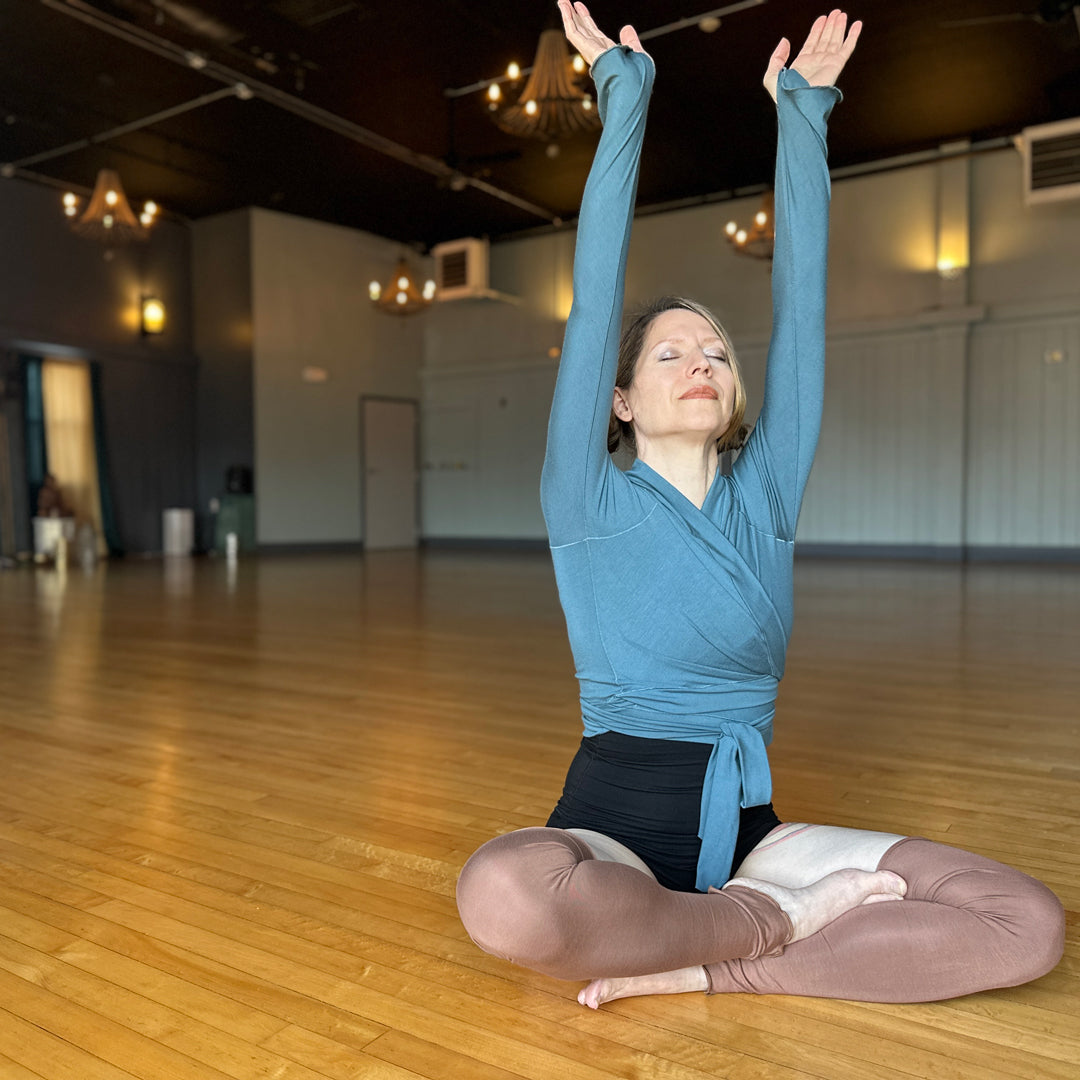 suger® rappa jacket in ocean paired with black pinup