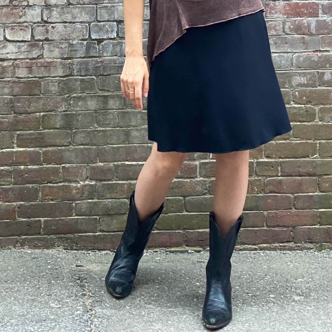 suger® flip skirt in black paired with reef mineral true pearl