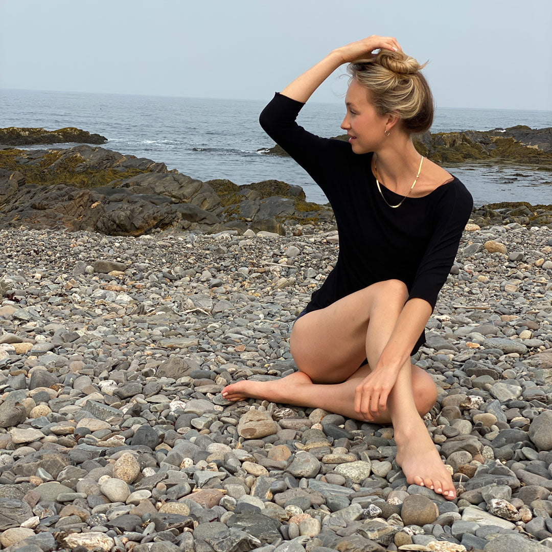 rose bias top in black