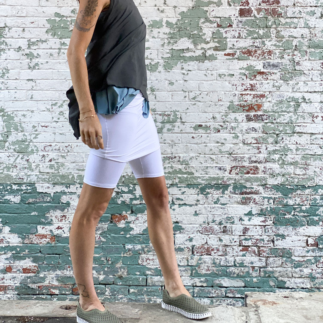 white hiker short + tulip in ore