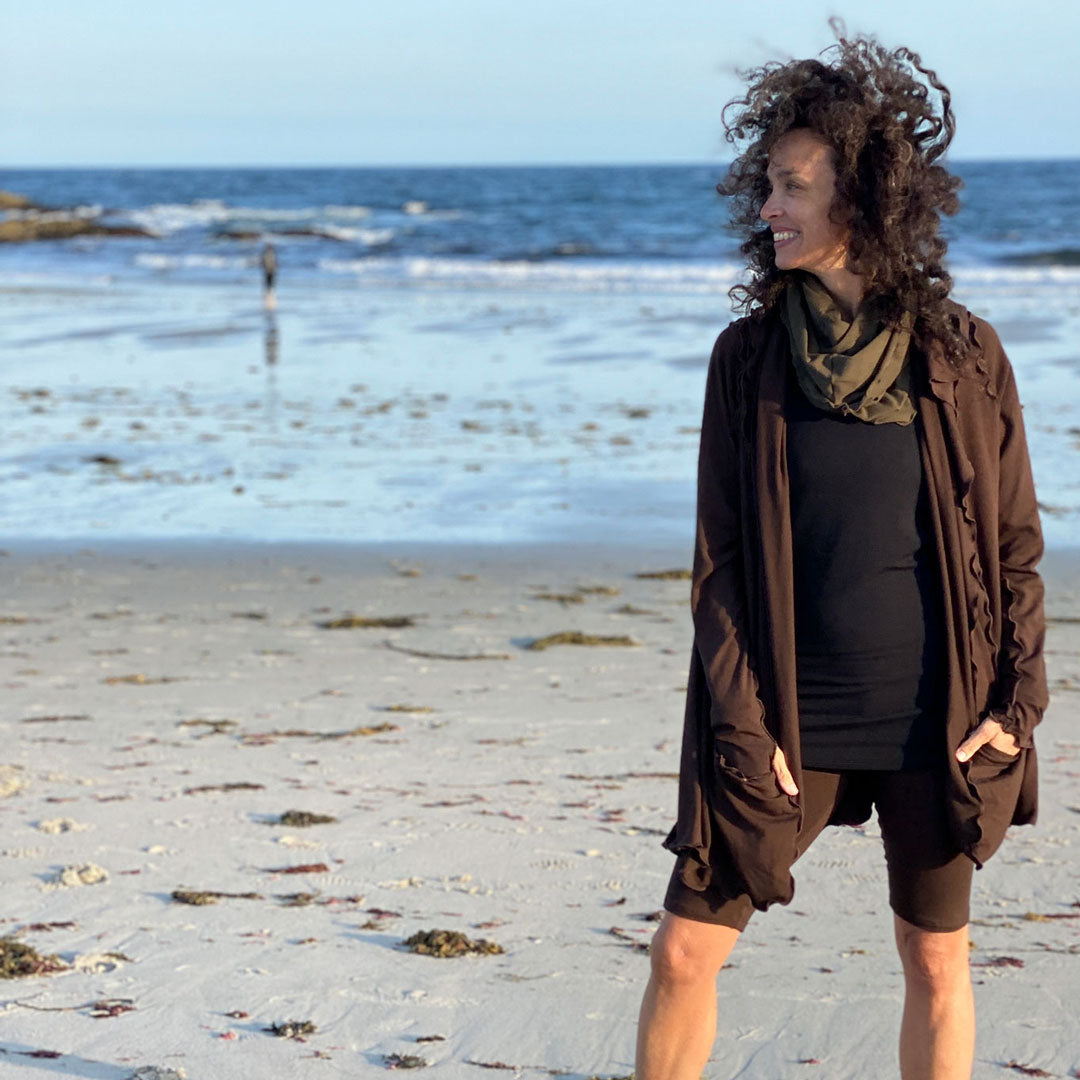 hiker + cardi in peat