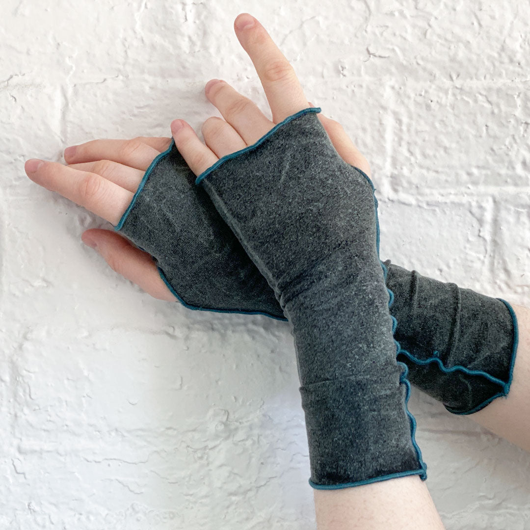 aria fingerless glove in blue mineral