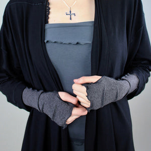 aria fingerless glove in charcoal