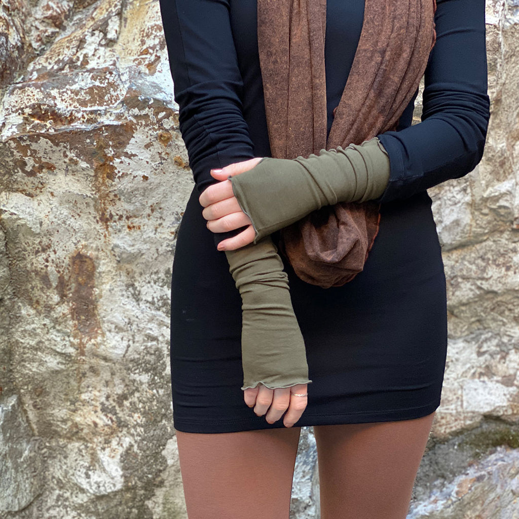 aria fingerless glove in olive with spice mineral loop