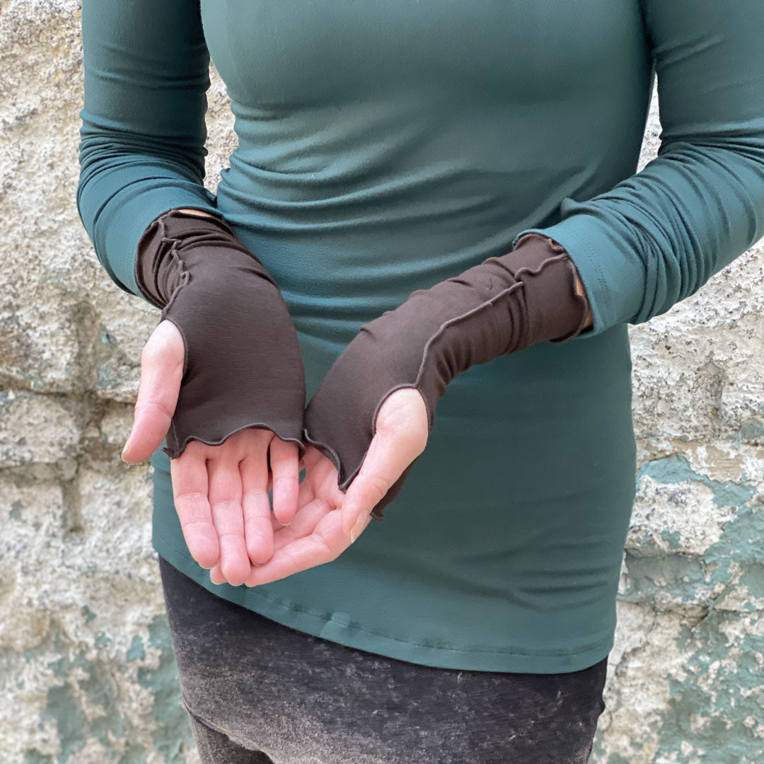 aria fingerless glove in peat