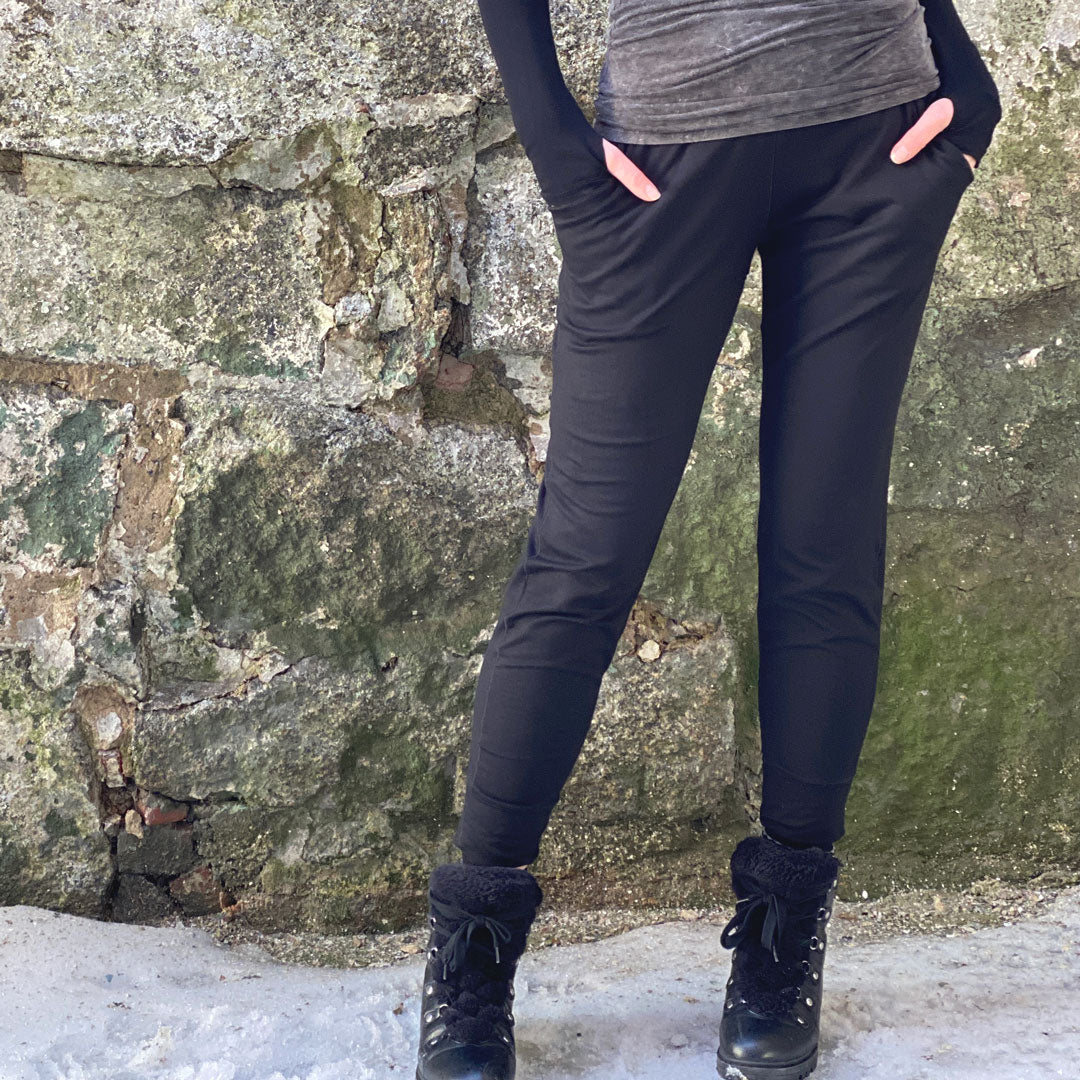 black jogger in size sun on a 5'10" angel