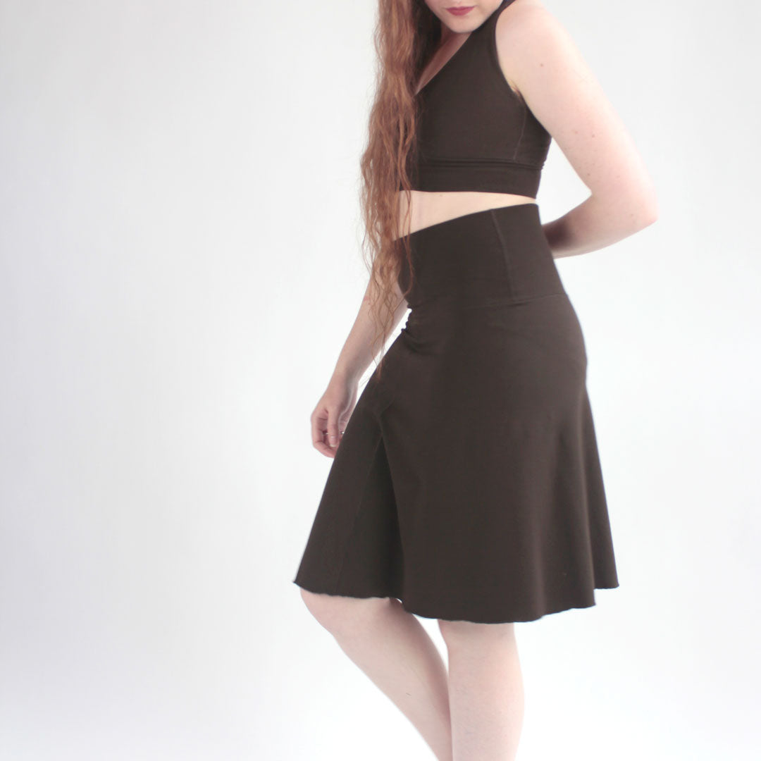 suger® flip skirt in peat paired with peat balance bra