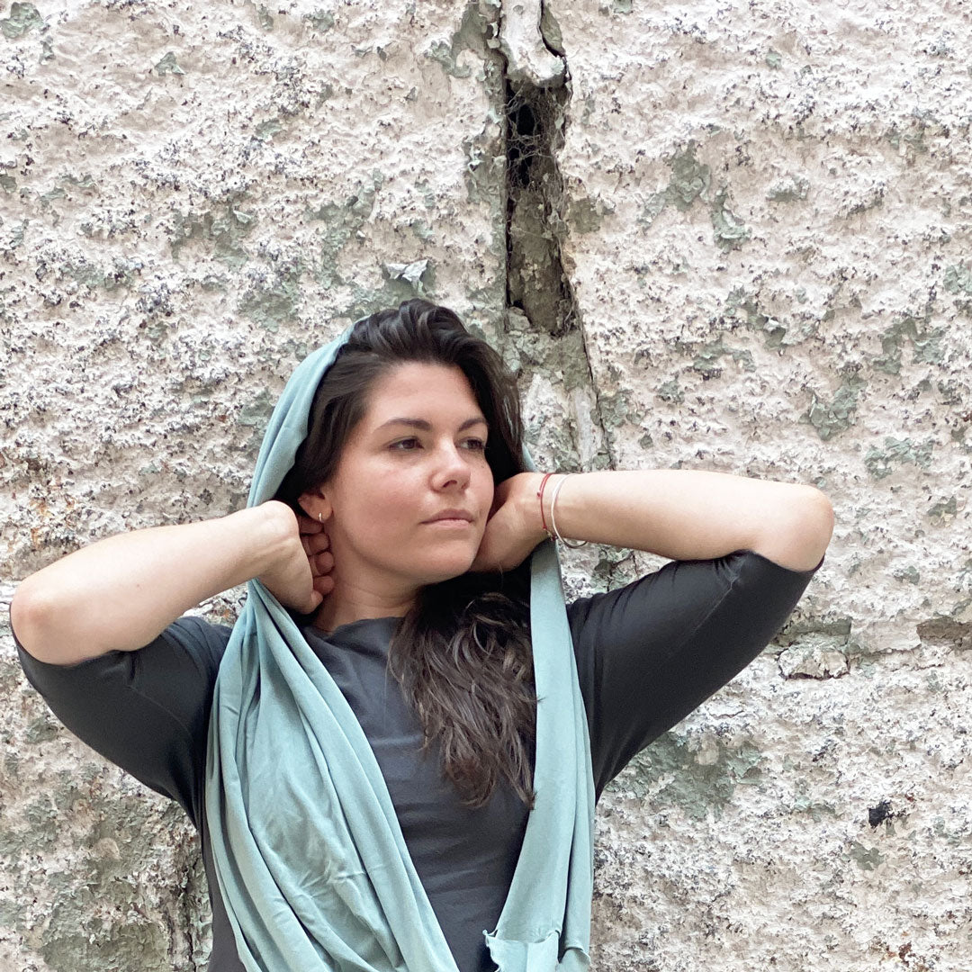 loop scarf in tissue glass