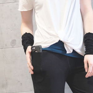 pocket design keeps your belongings snug + secure