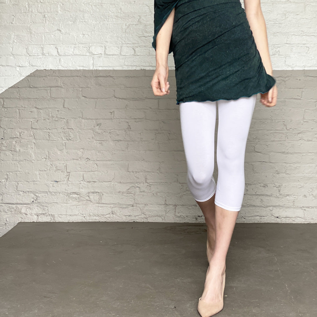 capri base legging in white
