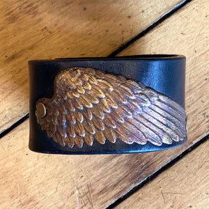 suger® wing cuff in black