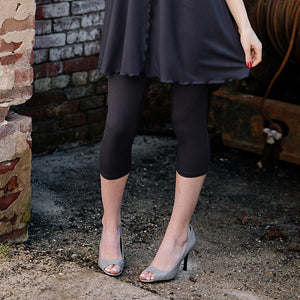 capri base legging in carbon with shift tunic tank in carbon