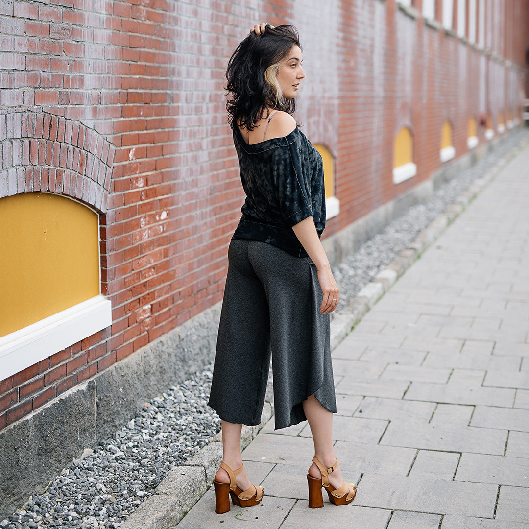 suger® petal pant in charcoal styled with crush flash