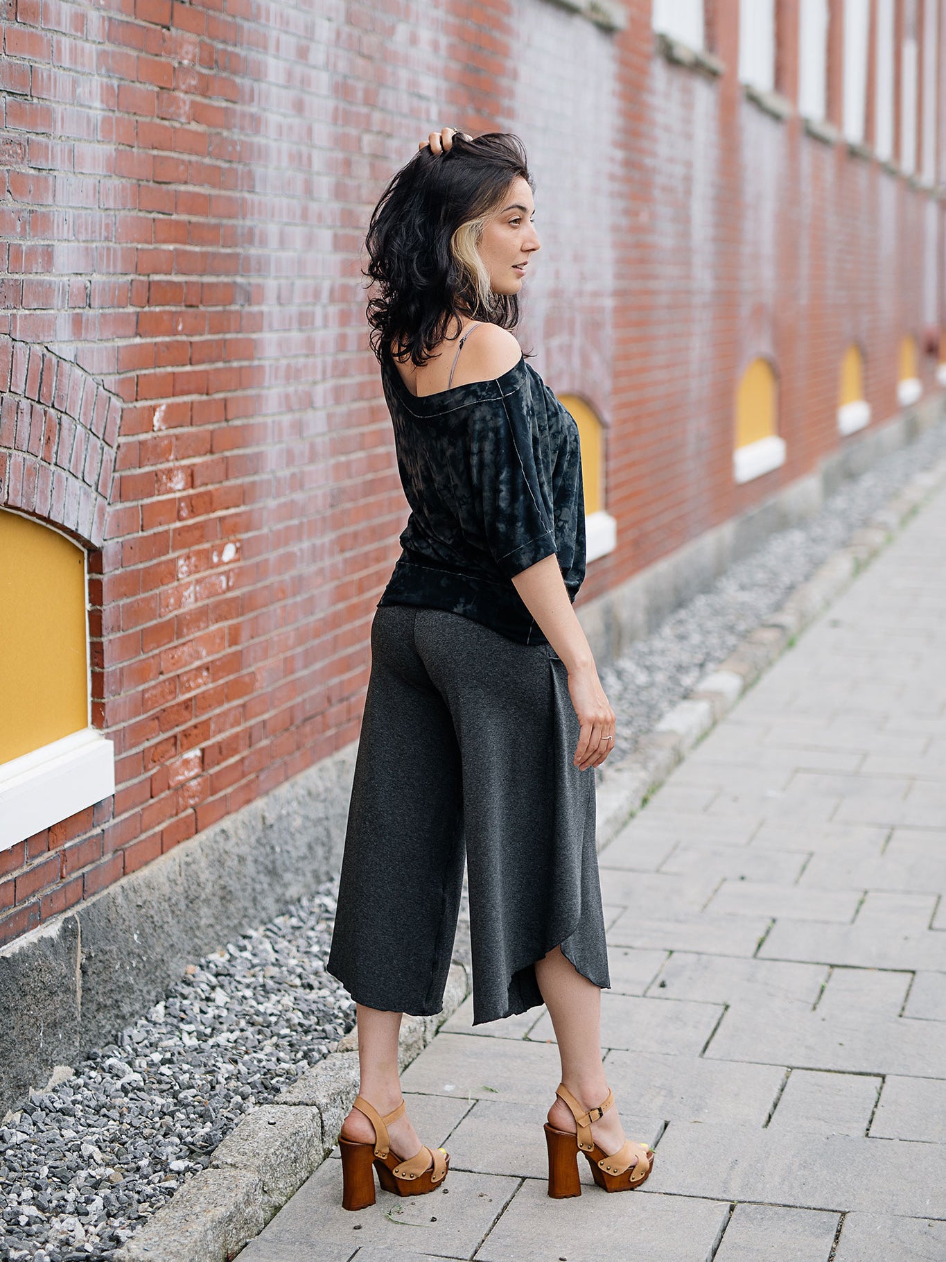 suger® petal pant in charcoal styled with crush flash