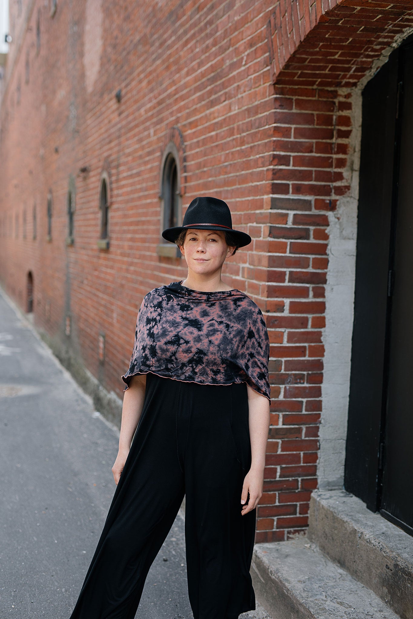 loop in reef crush styled with black farmer